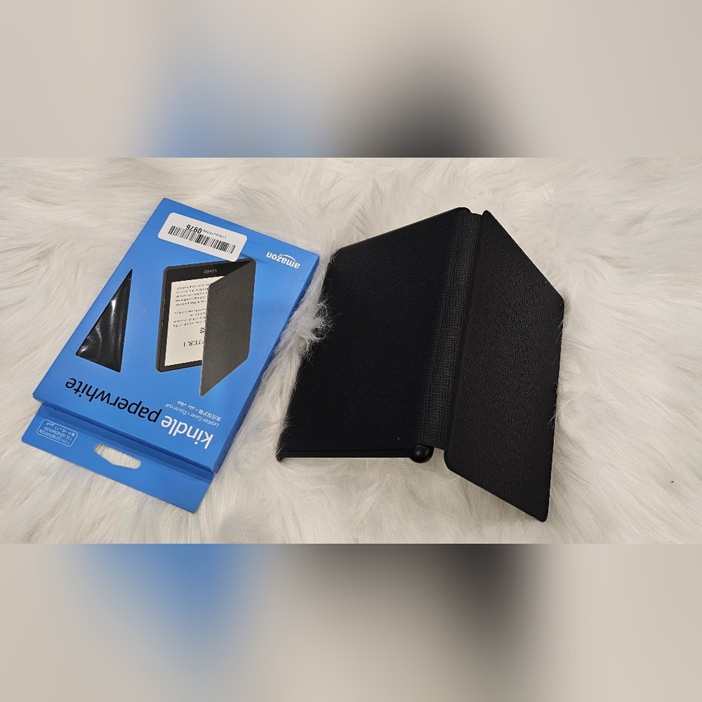 Kindle Basic Or Paperwhite Leather Cover for 11th Generation, Navy Blue & Black - Picture 3 of 5
